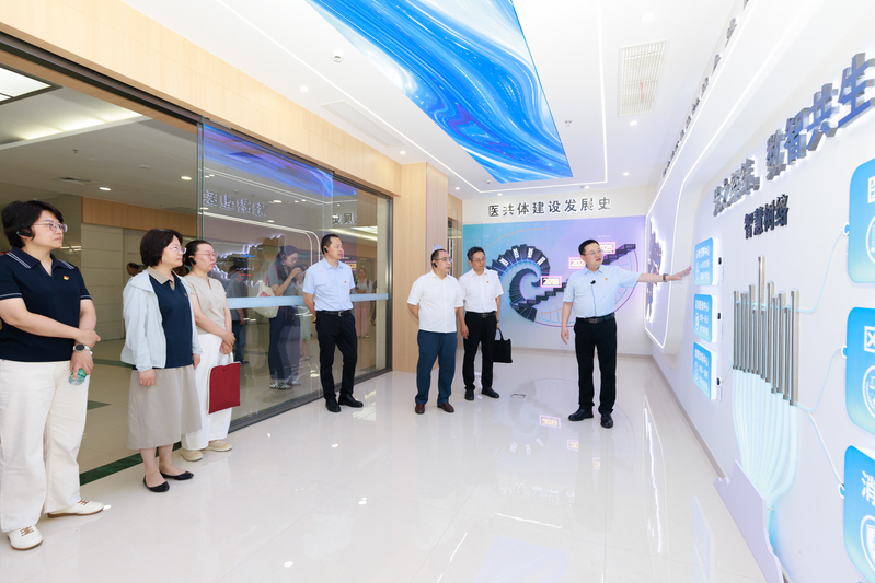11参观1.jpg