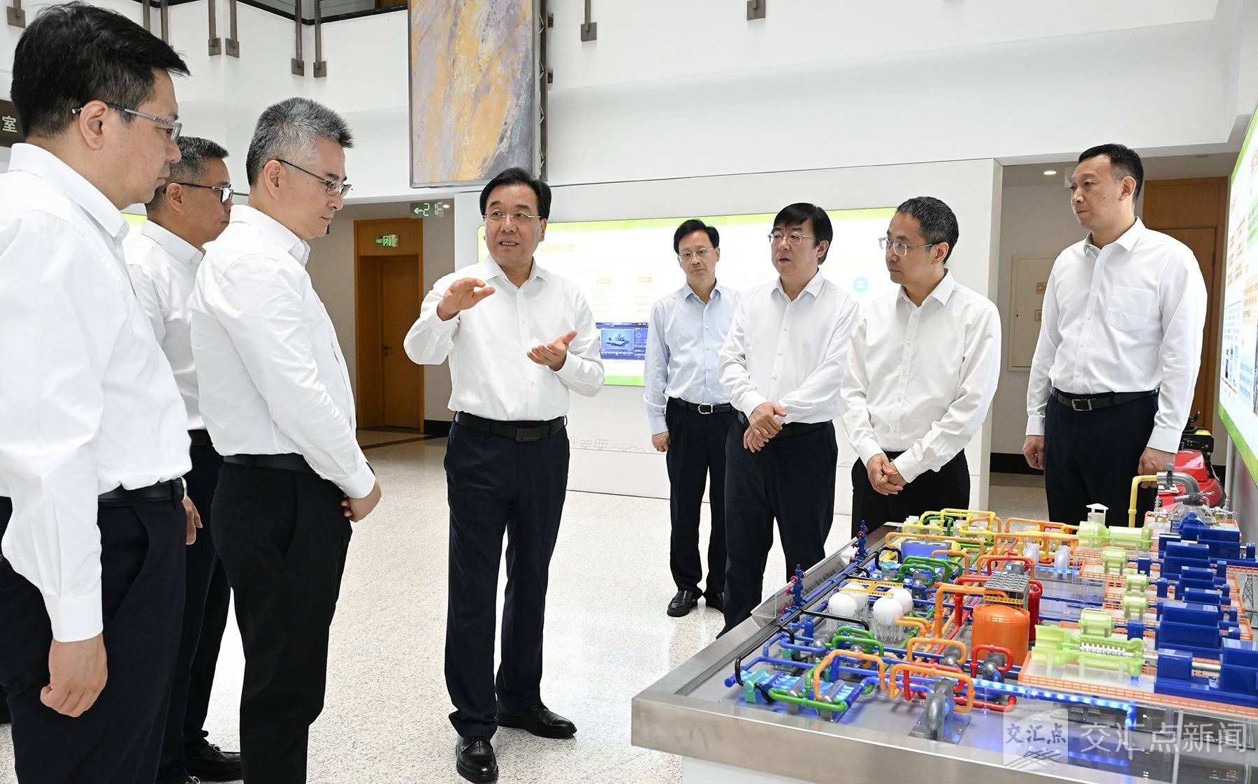 信长星在省国信集团高投集团调研